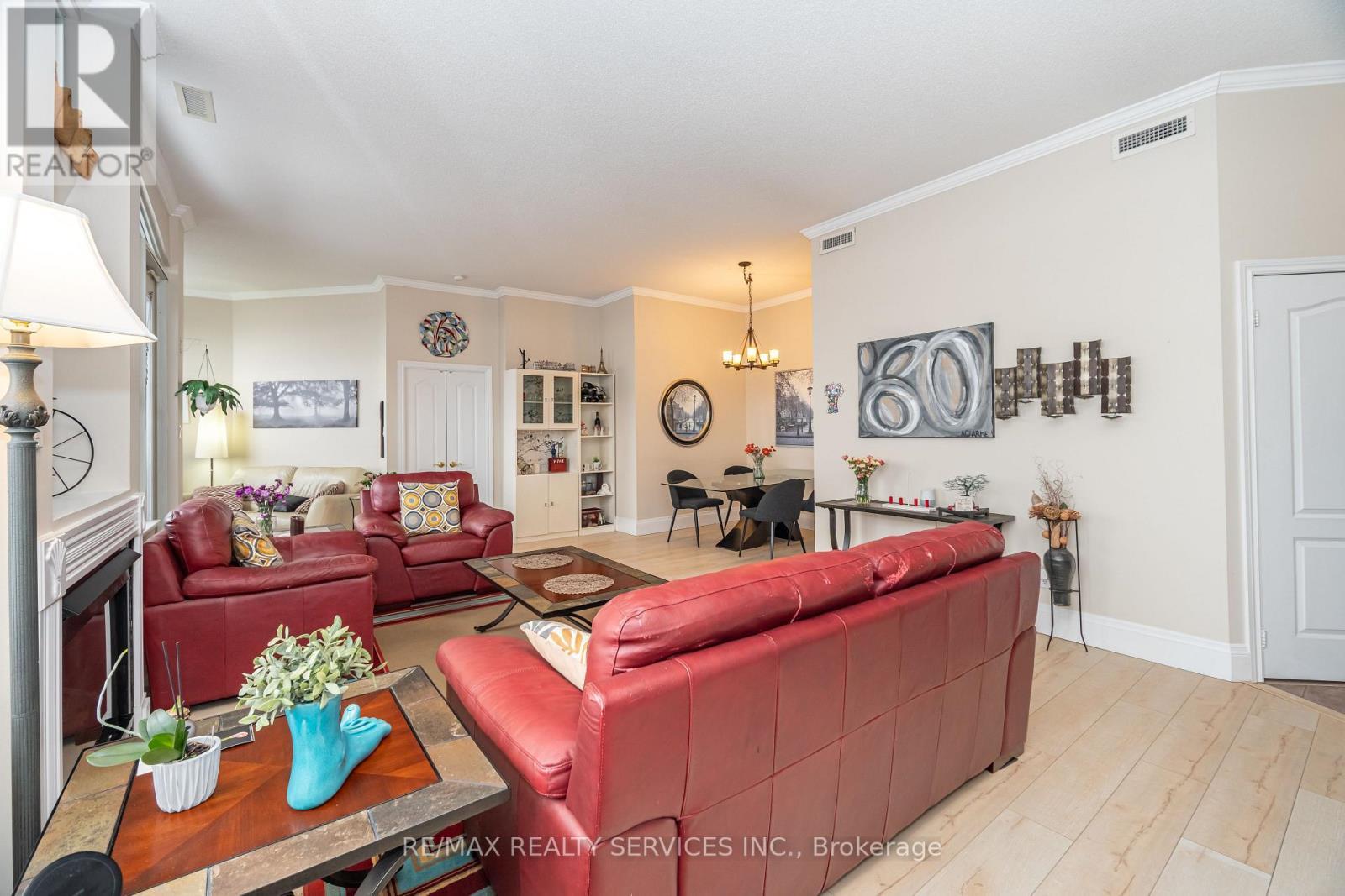 703 - 7 Dayspring Circle, Brampton, ON - Indoor Photo Showing Living Room