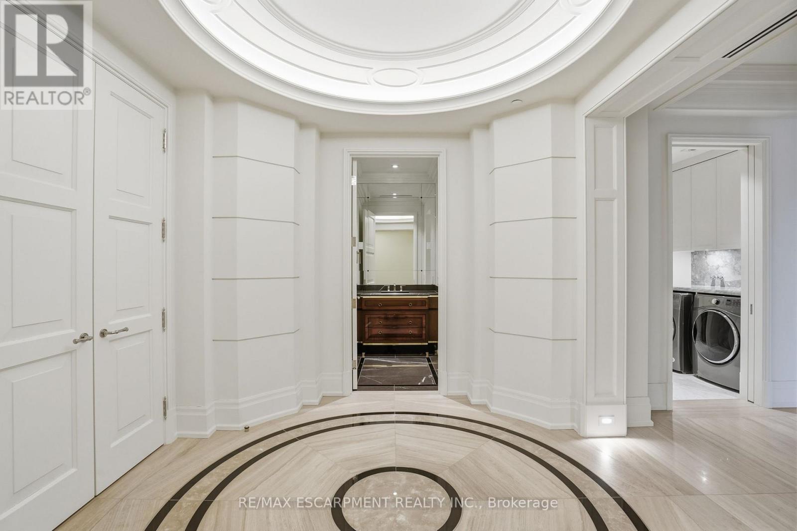 312 - 300 Randall Street, Oakville, ON - Indoor