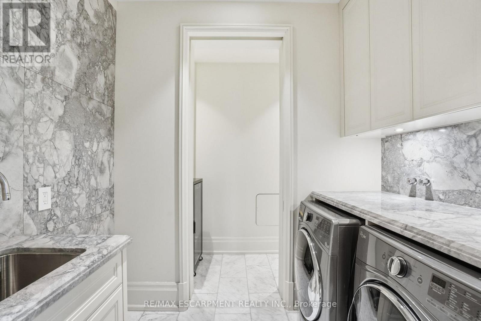 312 - 300 Randall Street, Oakville, ON - Indoor Photo Showing Laundry Room