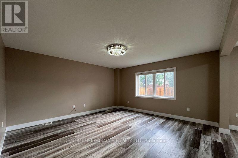 151 Agnes Street, Thames Centre, ON - Indoor Photo Showing Other Room