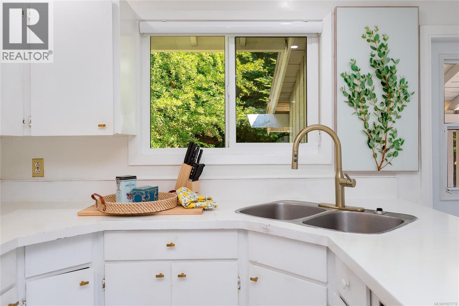 11255 Nitinat Rd, North Saanich, BC - Indoor Photo Showing Kitchen With Double Sink