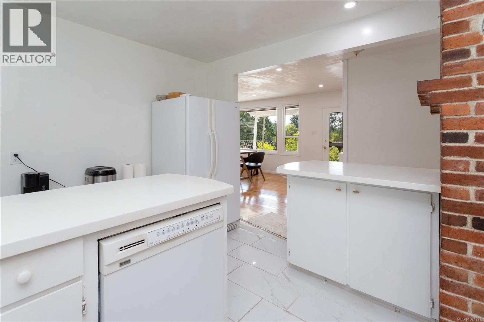 11255 Nitinat Rd, North Saanich, BC - Indoor