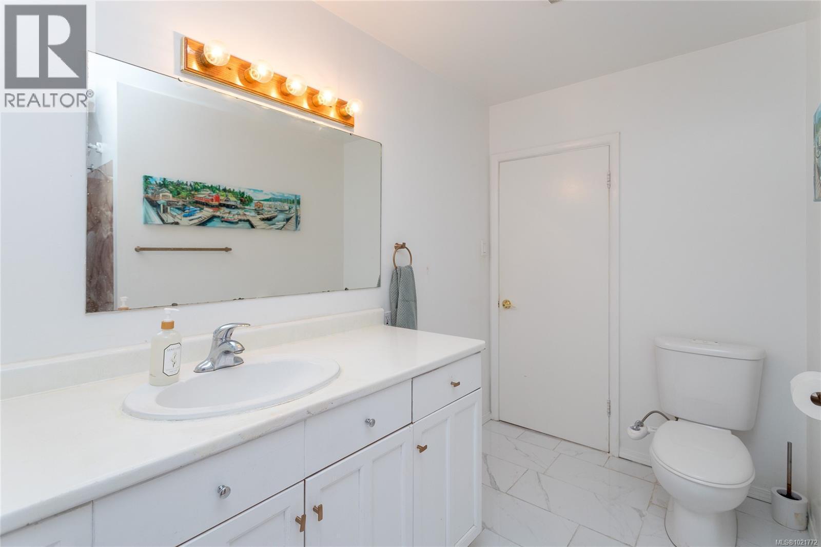 11255 Nitinat Rd, North Saanich, BC - Indoor Photo Showing Bathroom