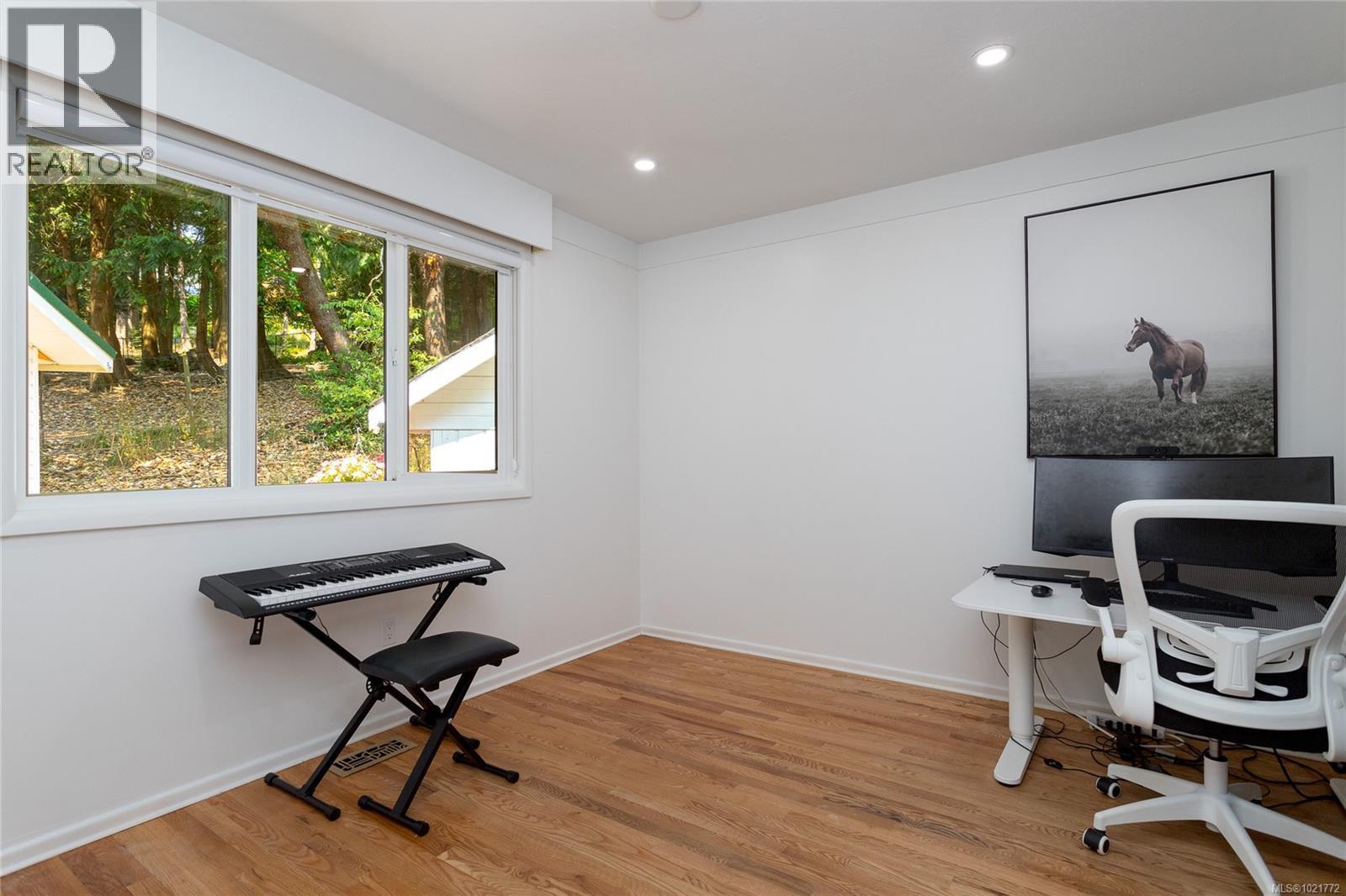 11255 Nitinat Rd, North Saanich, BC - Indoor Photo Showing Office