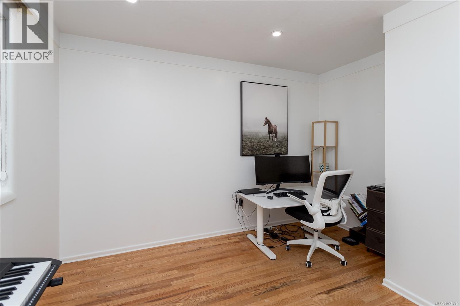 11255 Nitinat Rd, North Saanich, BC - Indoor Photo Showing Office