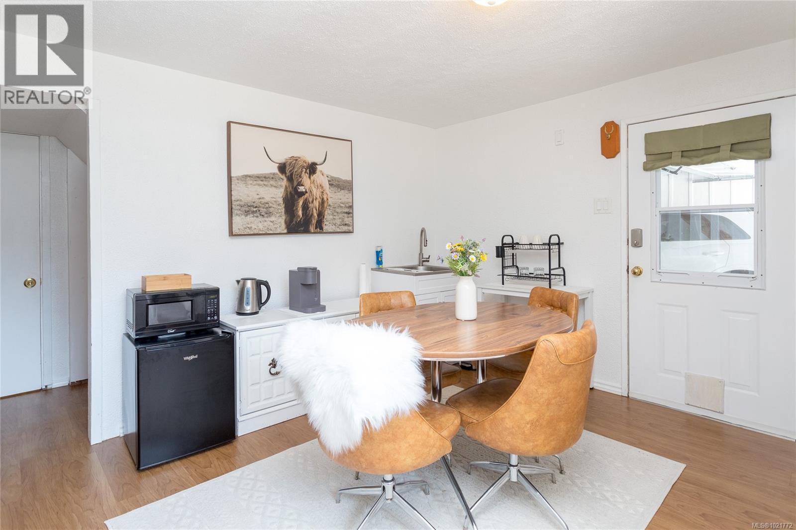 11255 Nitinat Rd, North Saanich, BC - Indoor