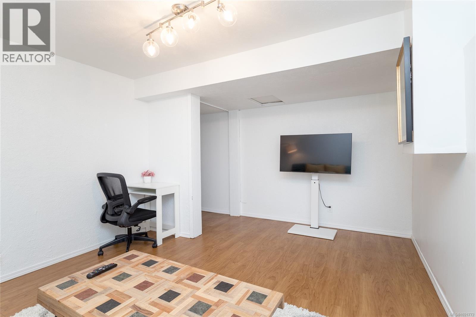 11255 Nitinat Rd, North Saanich, BC - Indoor