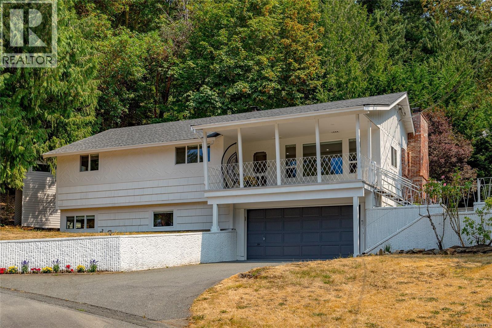 11255 Nitinat Rd, North Saanich, BC - Outdoor
