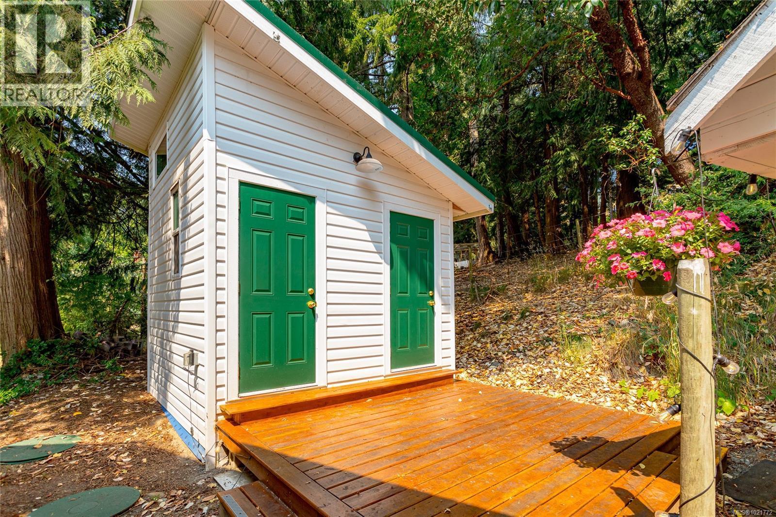 11255 Nitinat Rd, North Saanich, BC - Outdoor