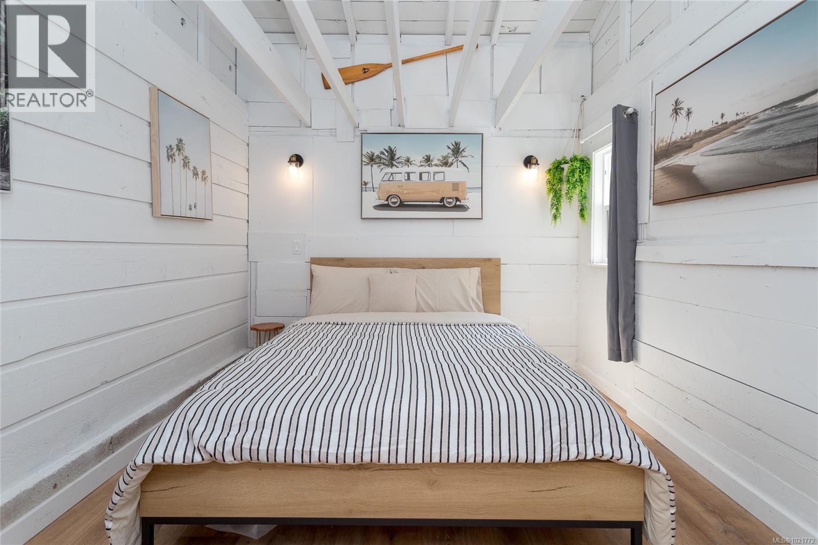 11255 Nitinat Rd, North Saanich, BC - Indoor Photo Showing Bedroom