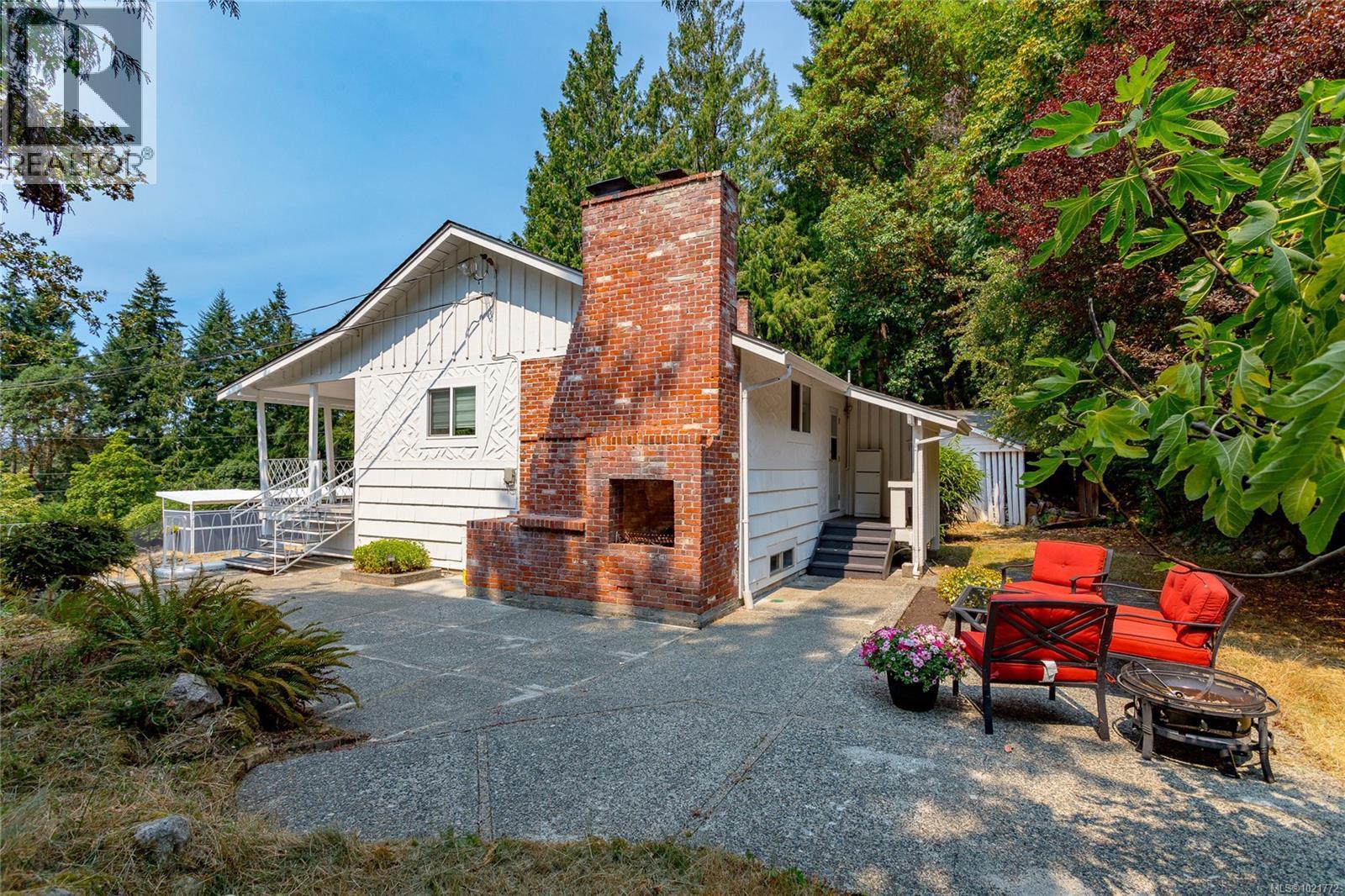 11255 Nitinat Rd, North Saanich, BC - Outdoor