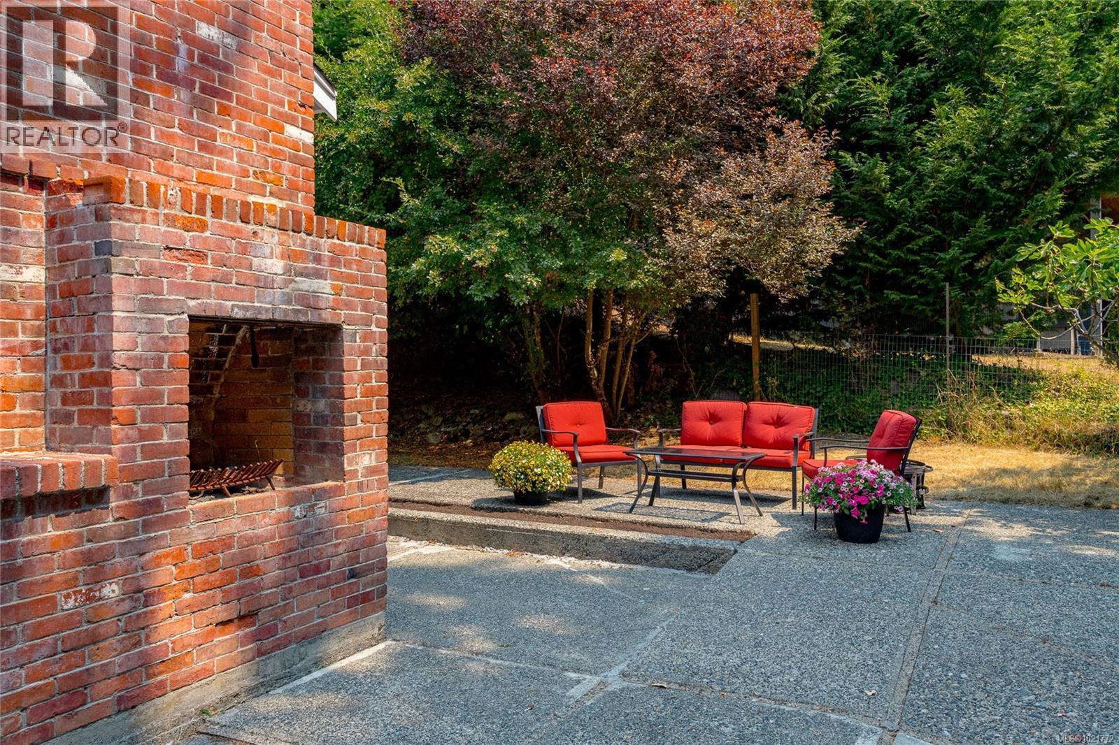 11255 Nitinat Rd, North Saanich, BC - Outdoor