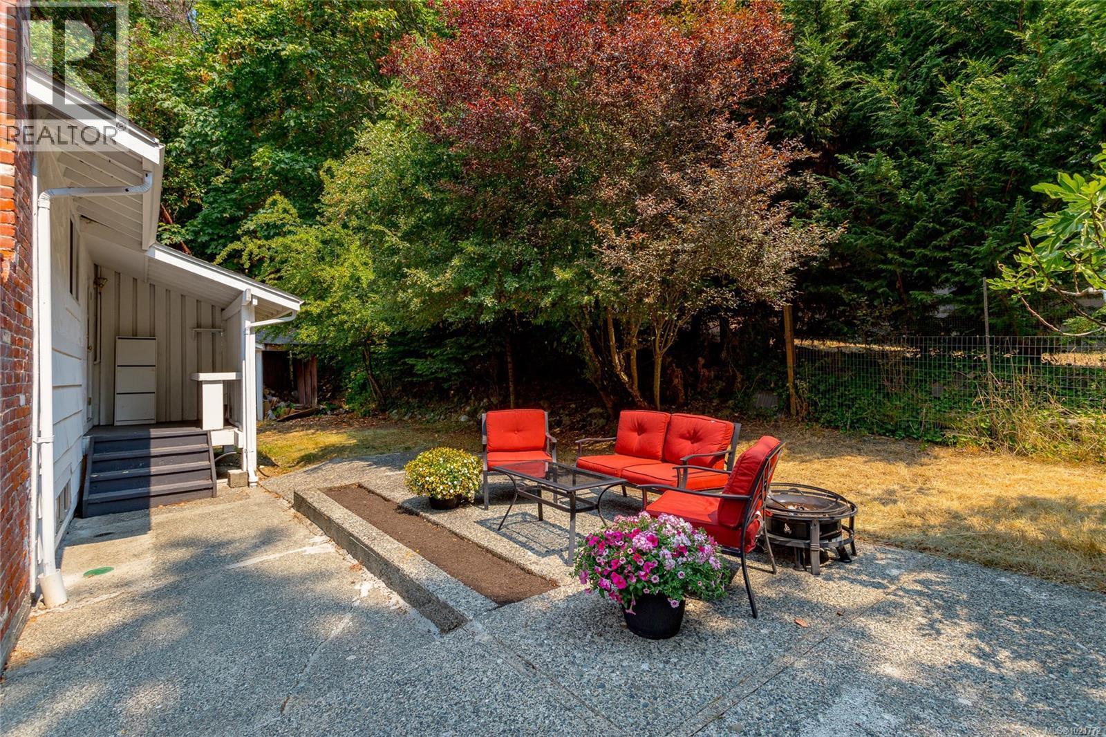 11255 Nitinat Rd, North Saanich, BC - Outdoor