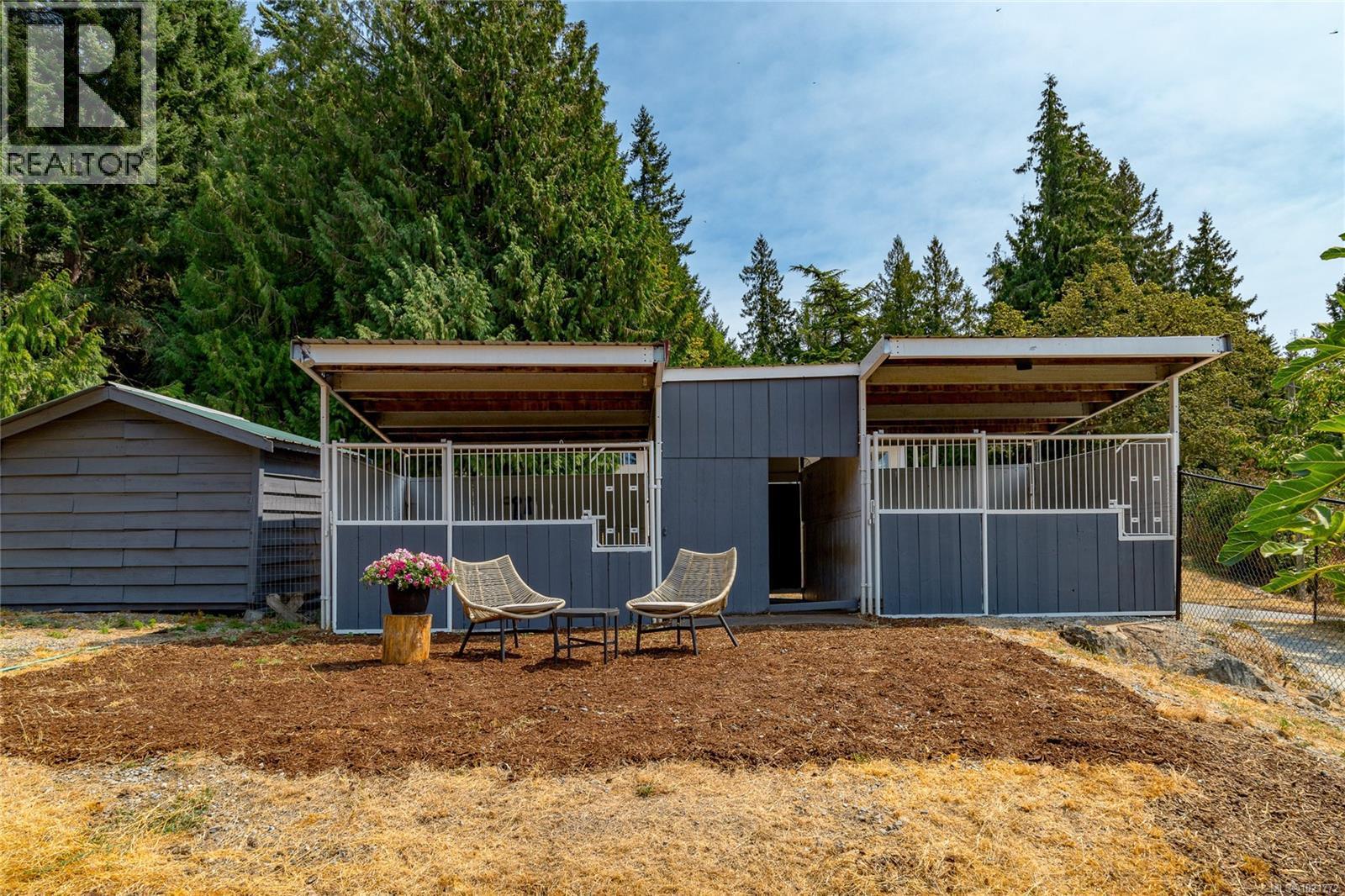 11255 Nitinat Rd, North Saanich, BC - Outdoor