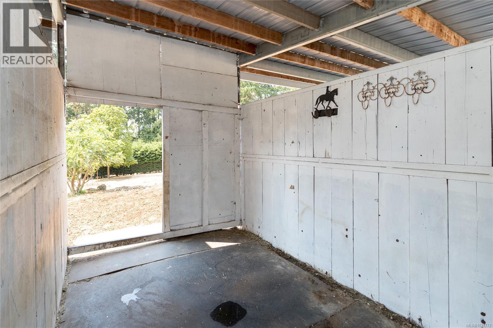 11255 Nitinat Rd, North Saanich, BC - Indoor