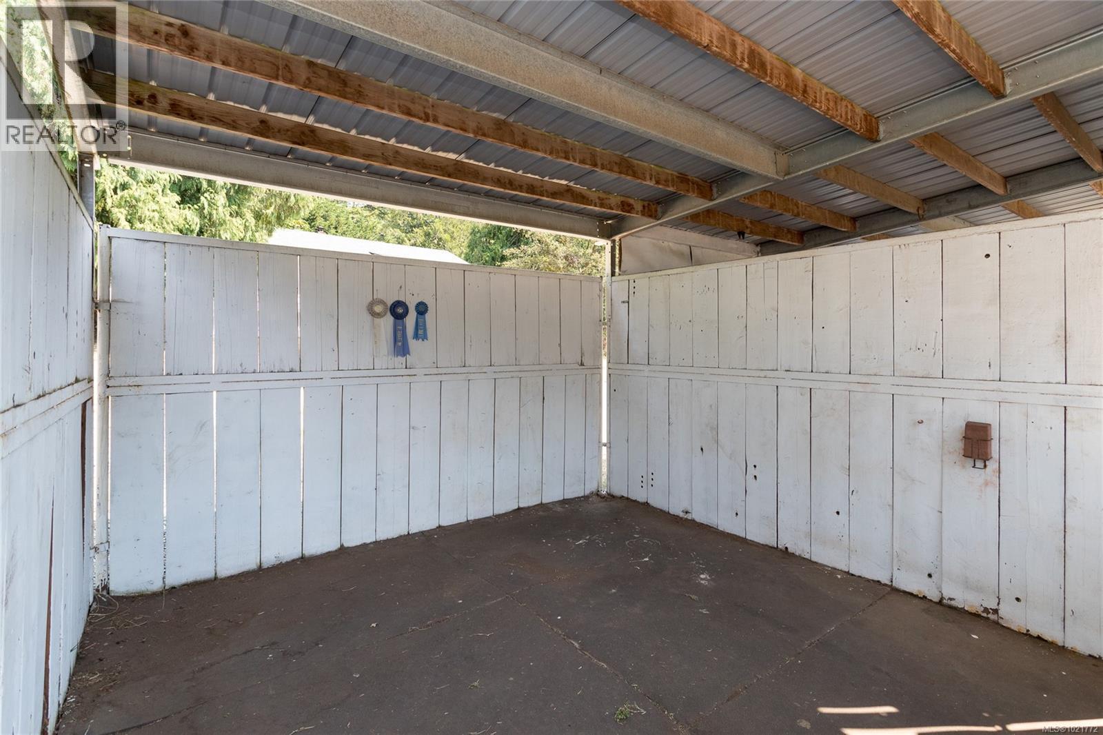 11255 Nitinat Rd, North Saanich, BC - Indoor