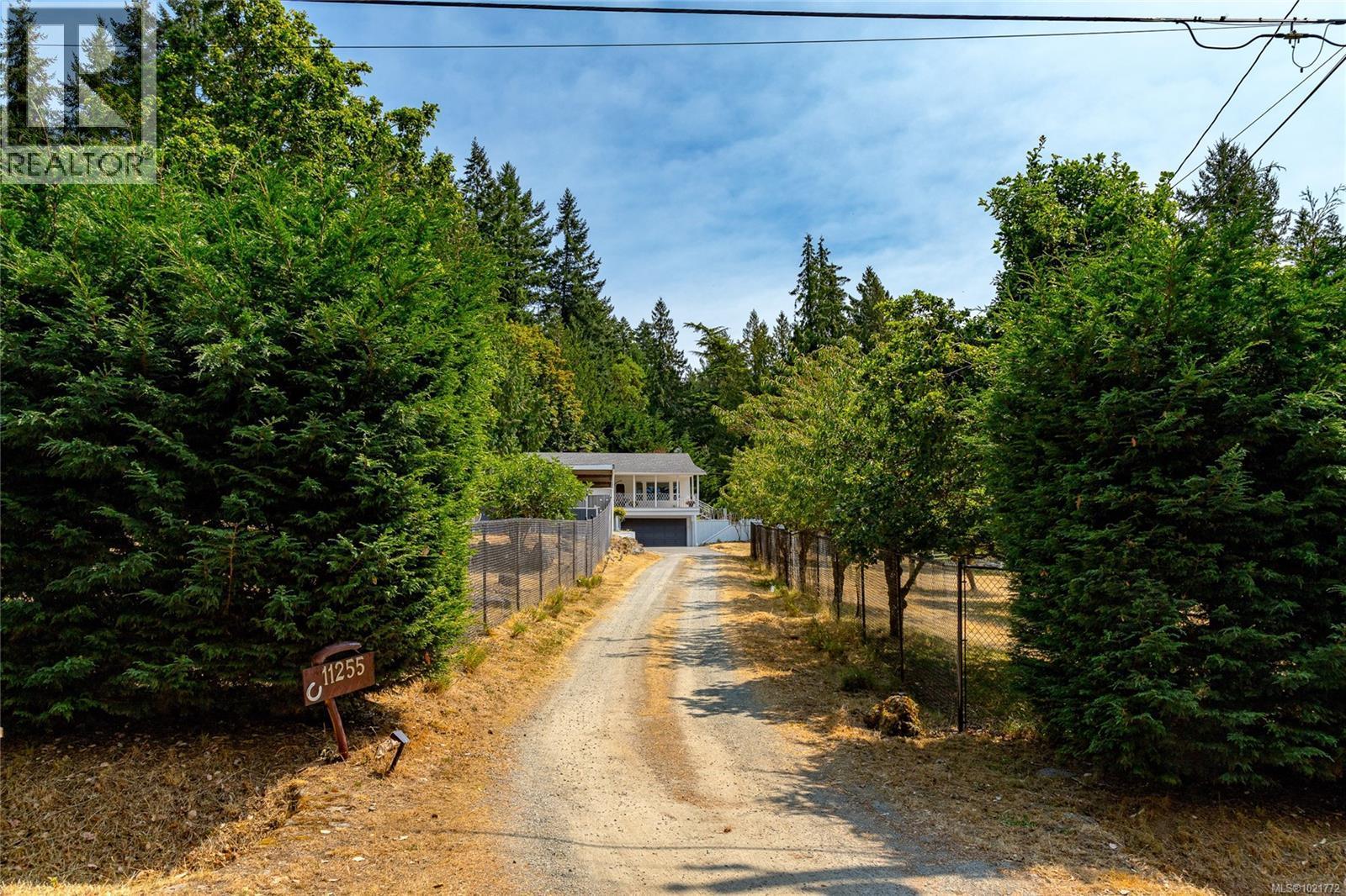 11255 Nitinat Rd, North Saanich, BC - Outdoor