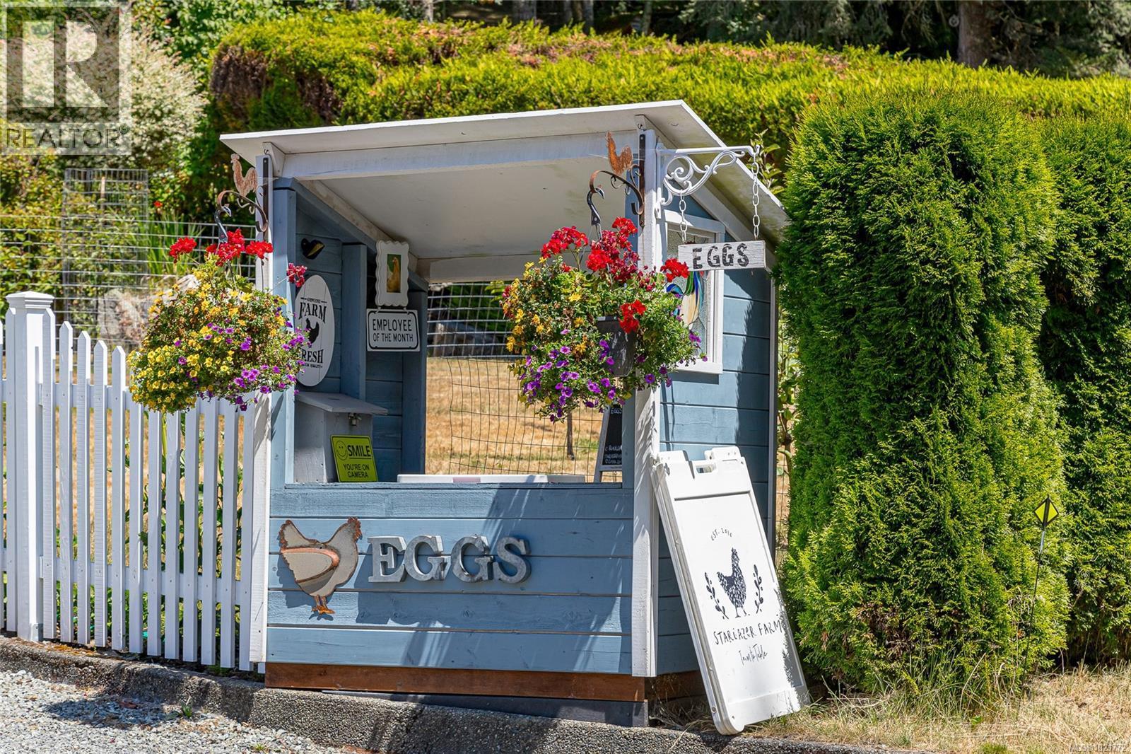 11255 Nitinat Rd, North Saanich, BC - Outdoor