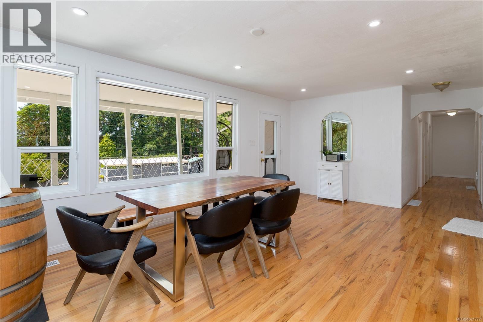 11255 Nitinat Rd, North Saanich, BC - Indoor Photo Showing Dining Room