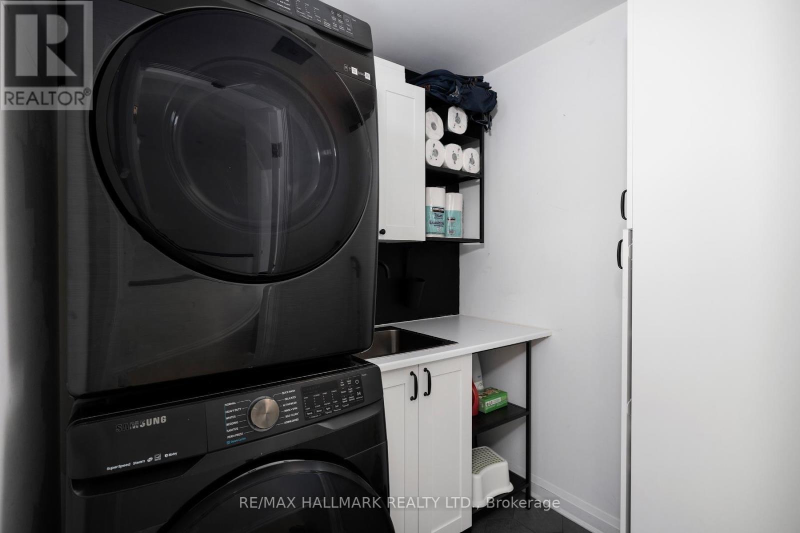 903 - 3 Mcalpine Street, Toronto, ON - Indoor Photo Showing Laundry Room