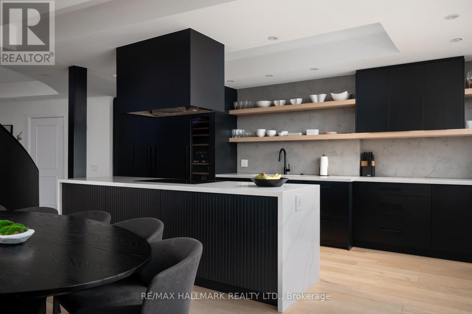 903 - 3 Mcalpine Street, Toronto, ON - Indoor Photo Showing Dining Room