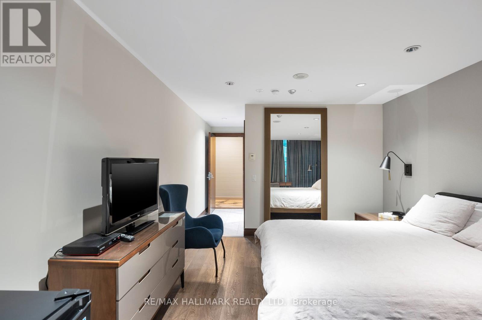 903 - 3 Mcalpine Street, Toronto, ON - Indoor Photo Showing Bedroom