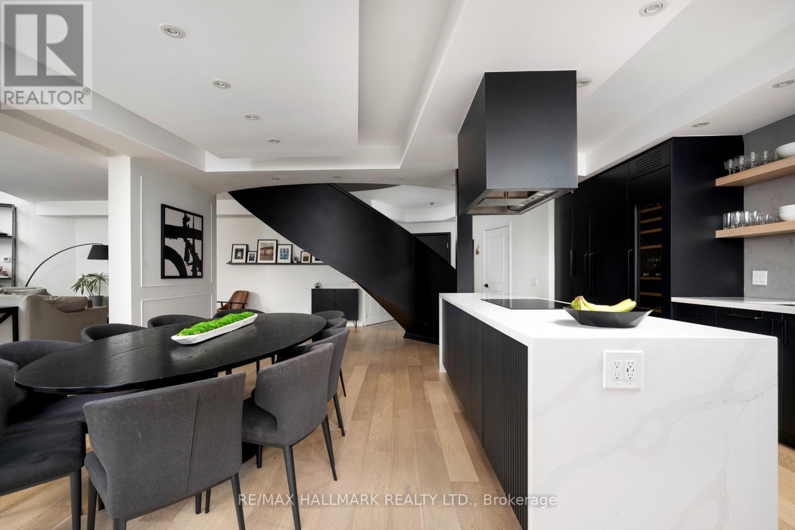 903 - 3 Mcalpine Street, Toronto, ON - Indoor