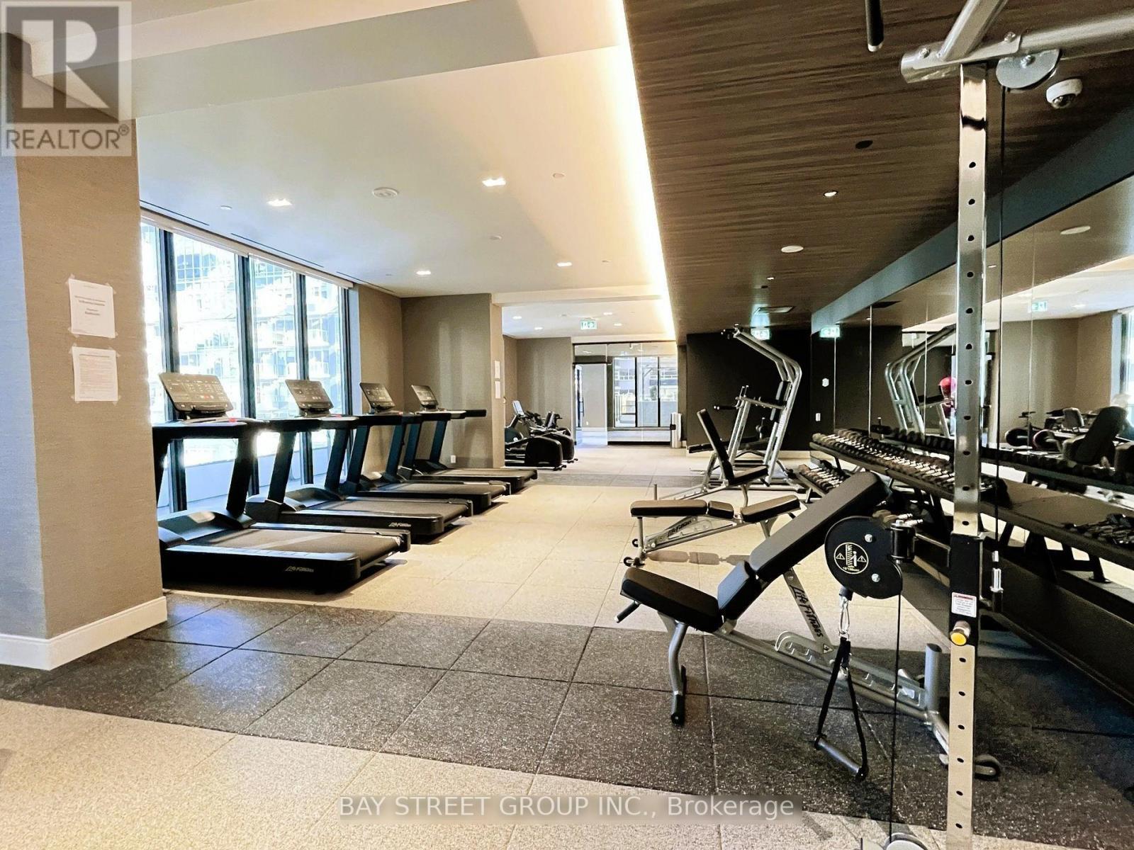 1109 - 65 Broadway Avenue, Toronto, ON - Indoor Photo Showing Gym Room