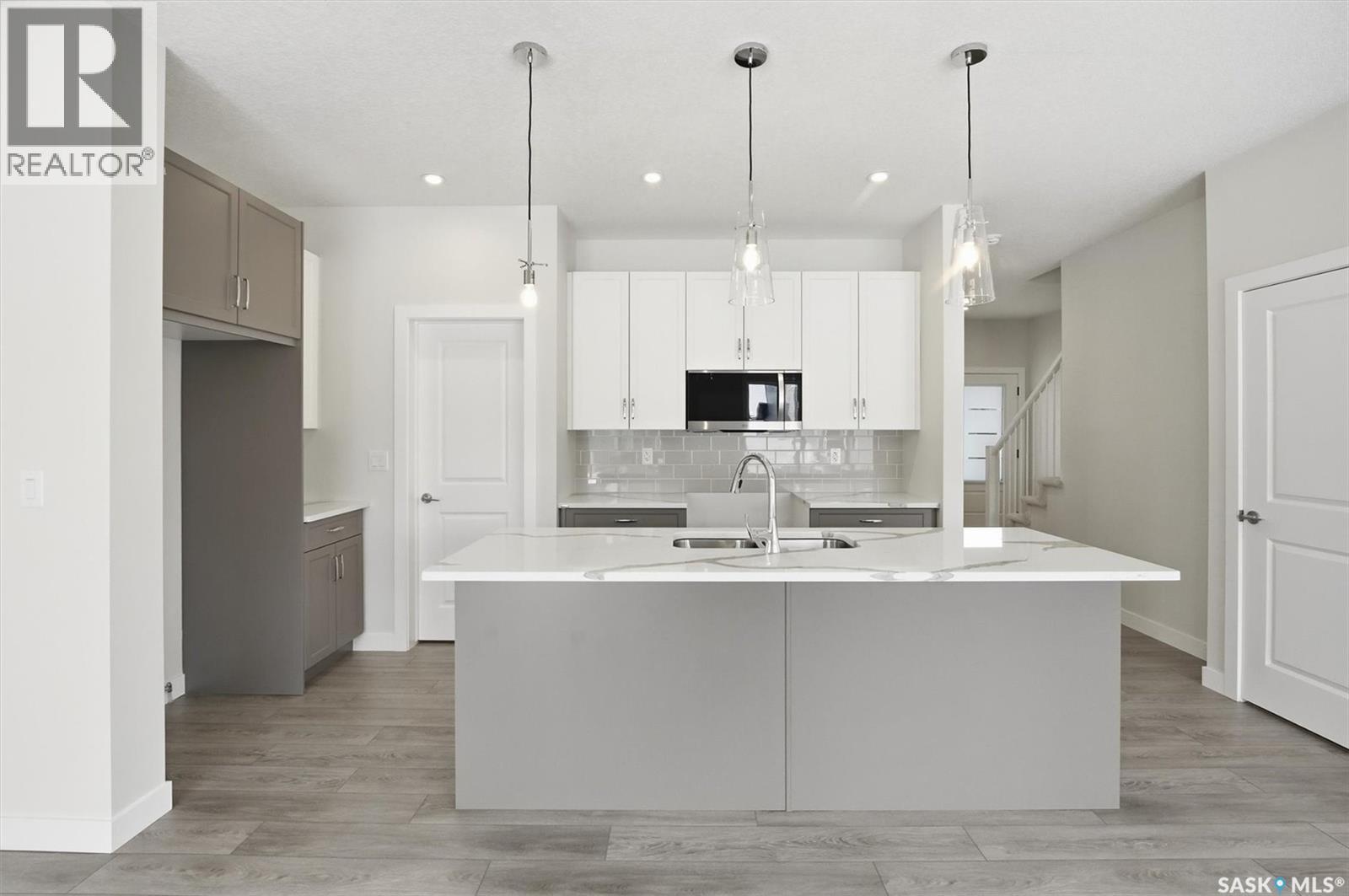 414 Cockcroft Place, Saskatoon, SK - Indoor Photo Showing Kitchen With Double Sink With Upgraded Kitchen