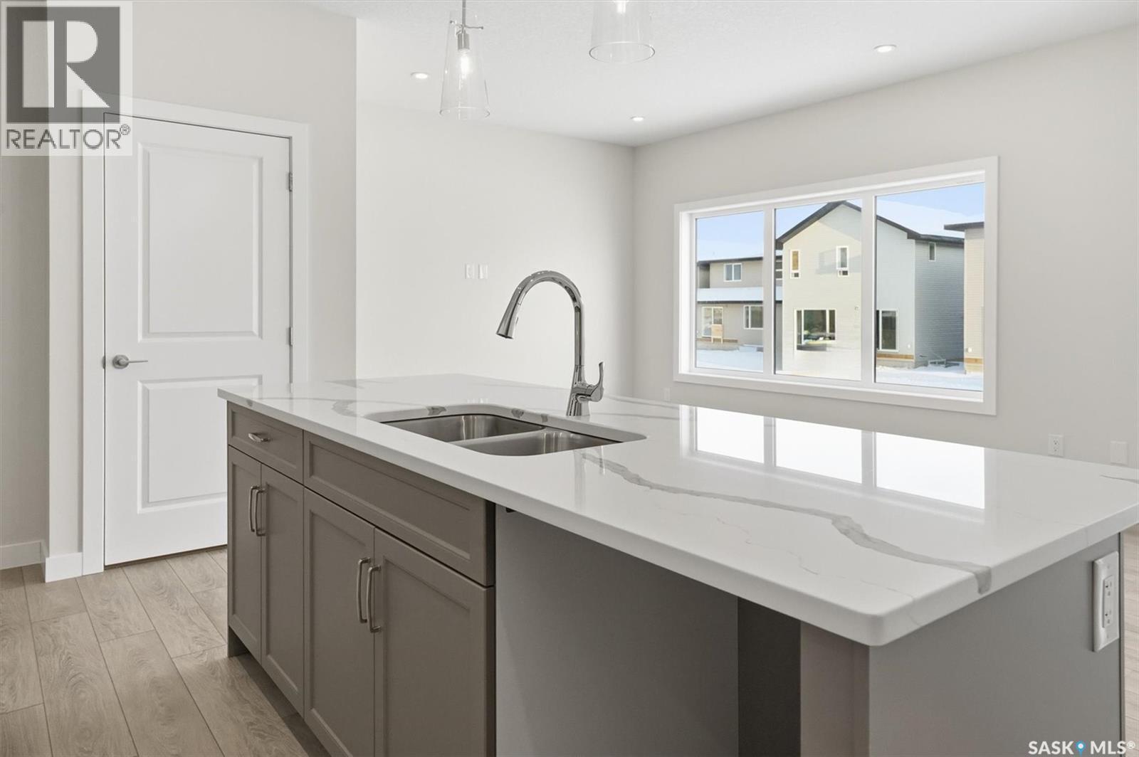 414 Cockcroft Place, Saskatoon, SK - Indoor Photo Showing Kitchen With Double Sink