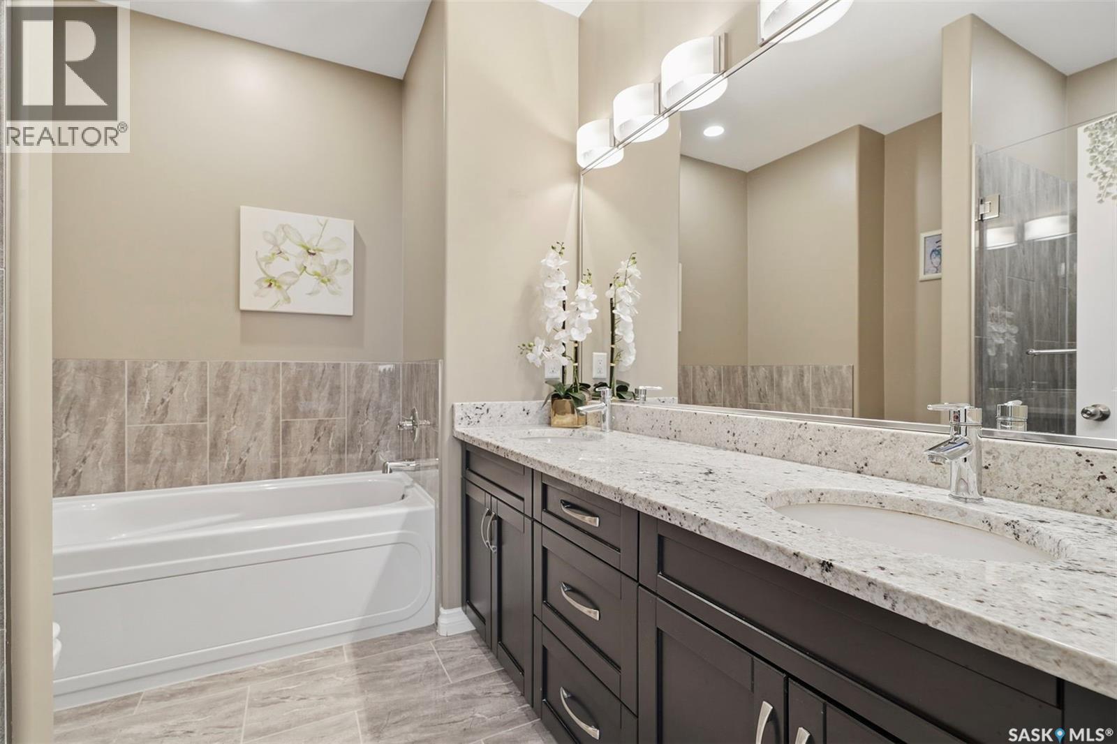 914 Evergreen Boulevard, Saskatoon, SK - Indoor Photo Showing Bathroom