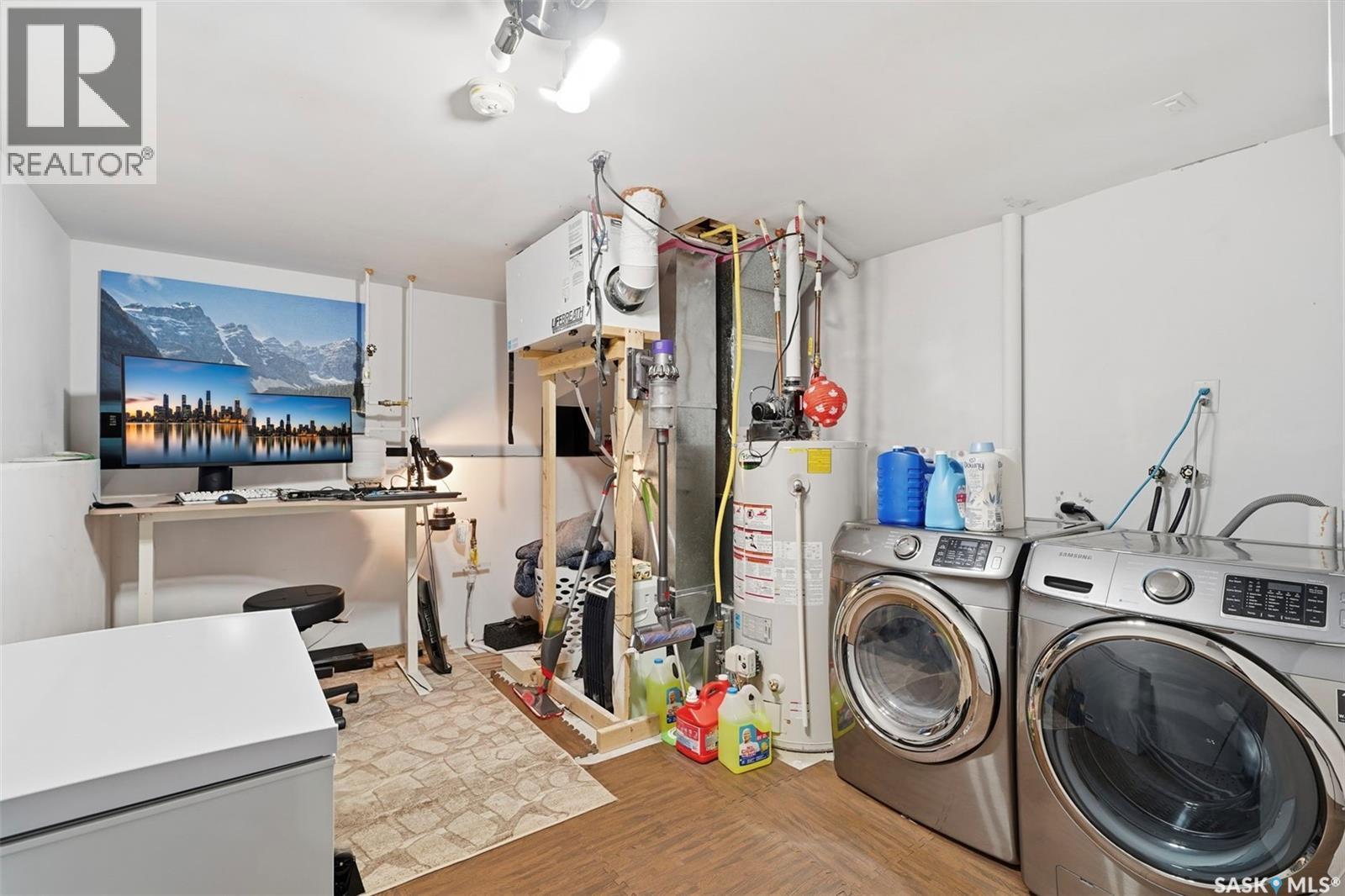 914 Evergreen Boulevard, Saskatoon, SK - Indoor Photo Showing Laundry Room