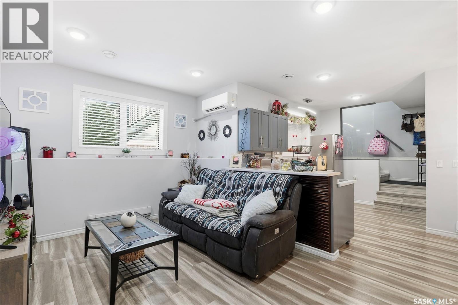 914 Evergreen Boulevard, Saskatoon, SK - Indoor Photo Showing Living Room