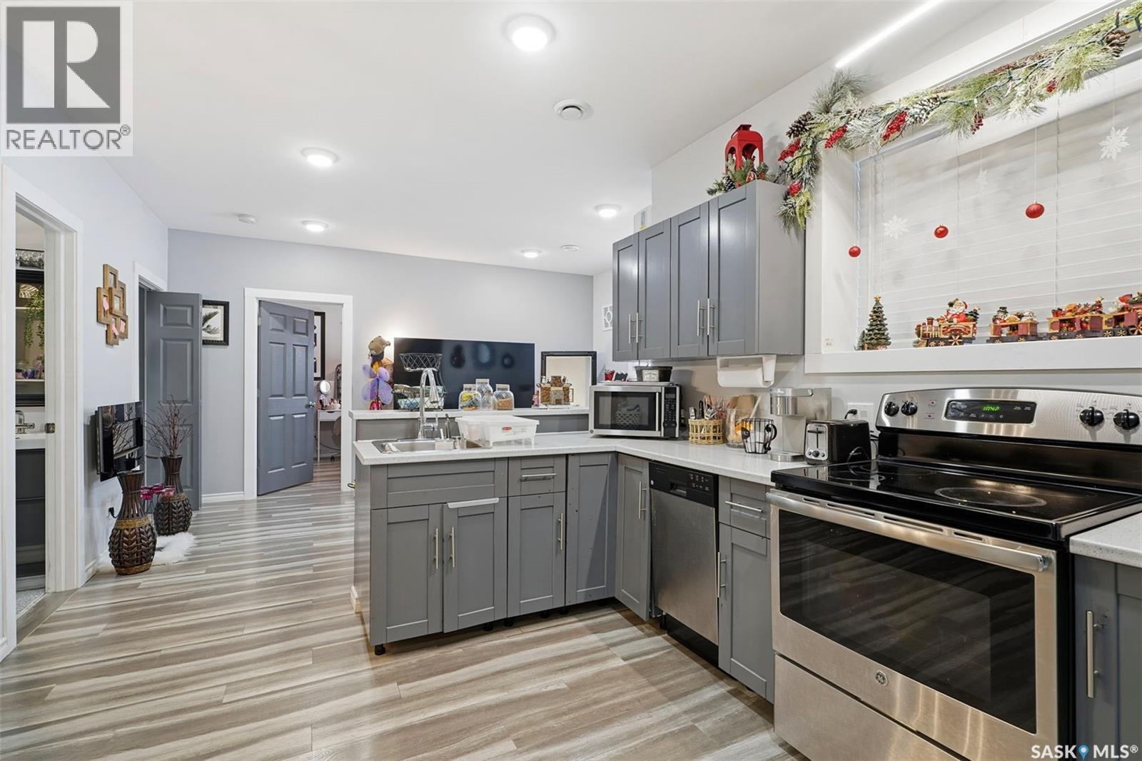 914 Evergreen Boulevard, Saskatoon, SK - Indoor Photo Showing Kitchen