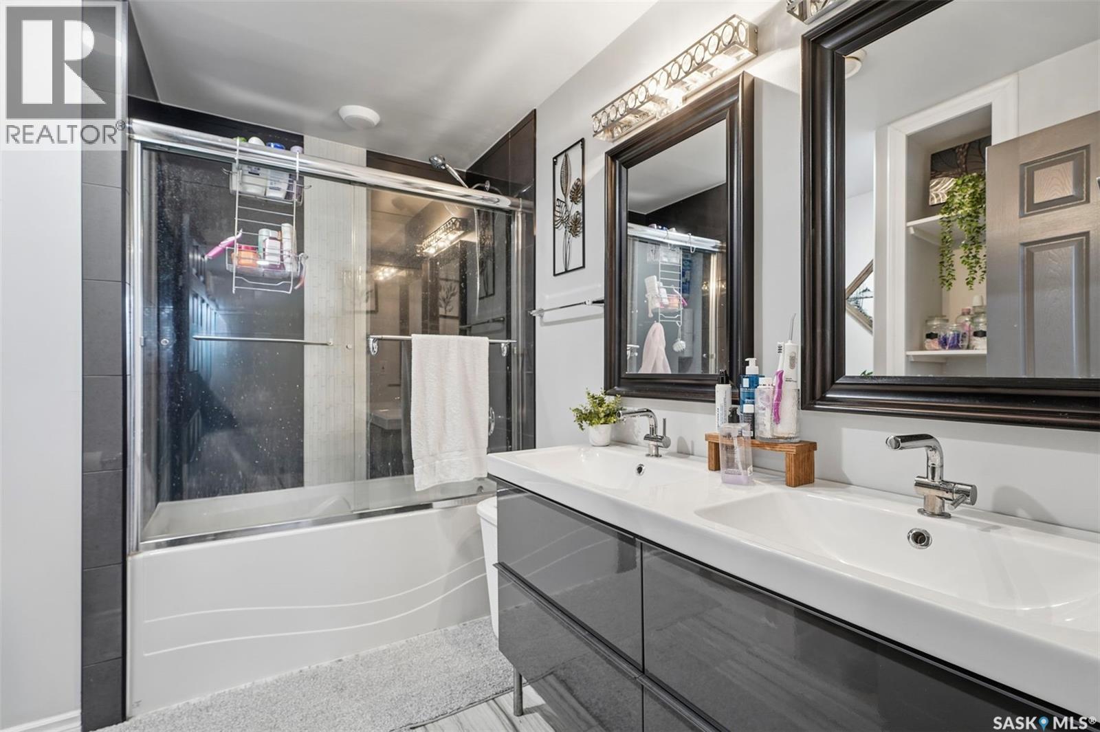 914 Evergreen Boulevard, Saskatoon, SK - Indoor Photo Showing Bathroom