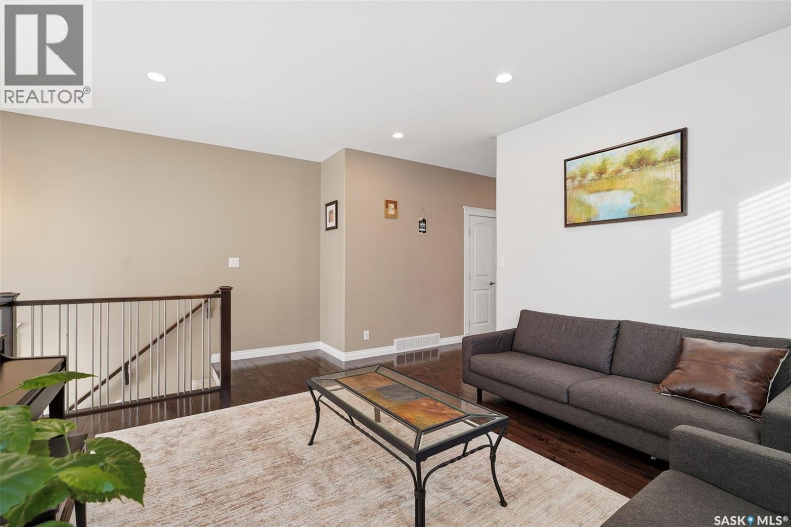914 Evergreen Boulevard, Saskatoon, SK - Indoor Photo Showing Living Room