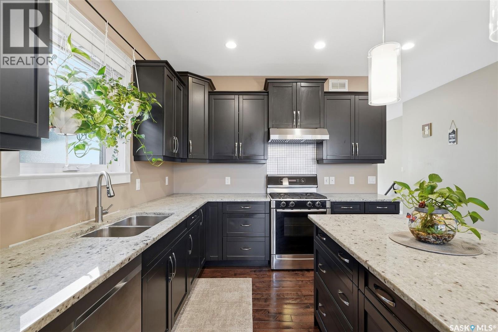 914 Evergreen Boulevard, Saskatoon, SK - Indoor Photo Showing Kitchen With Double Sink