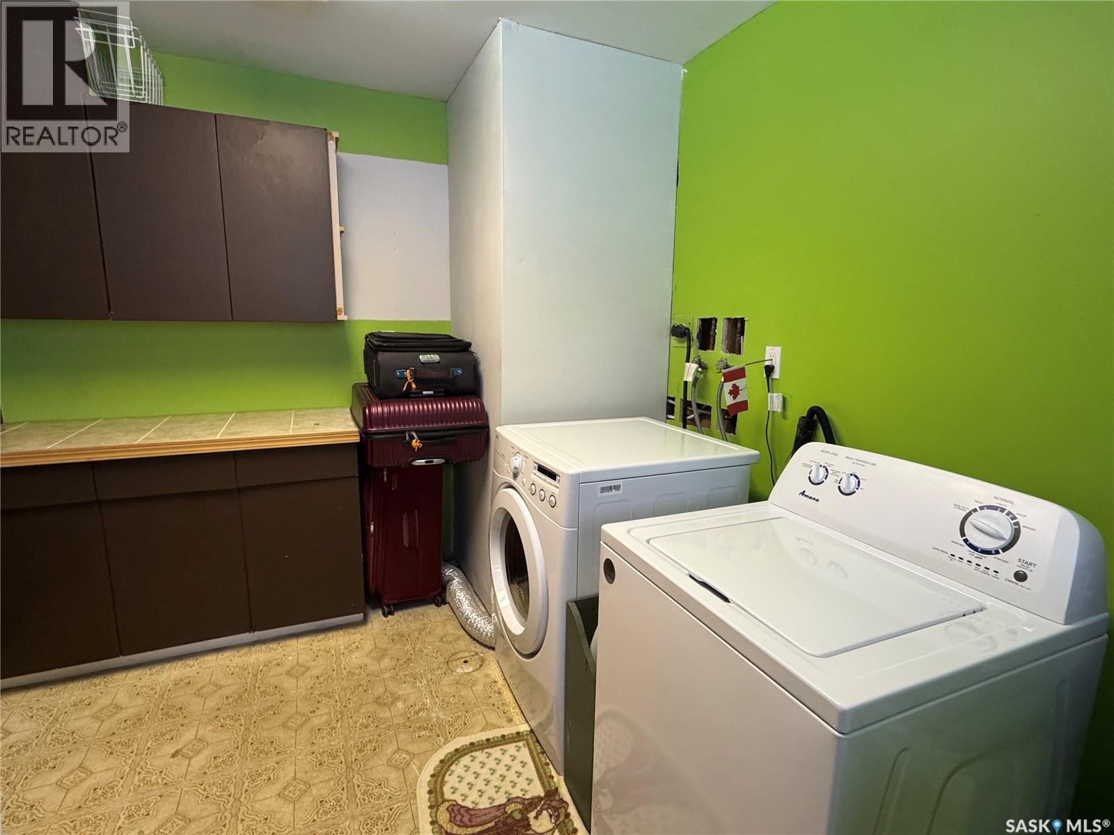 928 Quandt Crescent, La Ronge, SK - Indoor Photo Showing Laundry Room