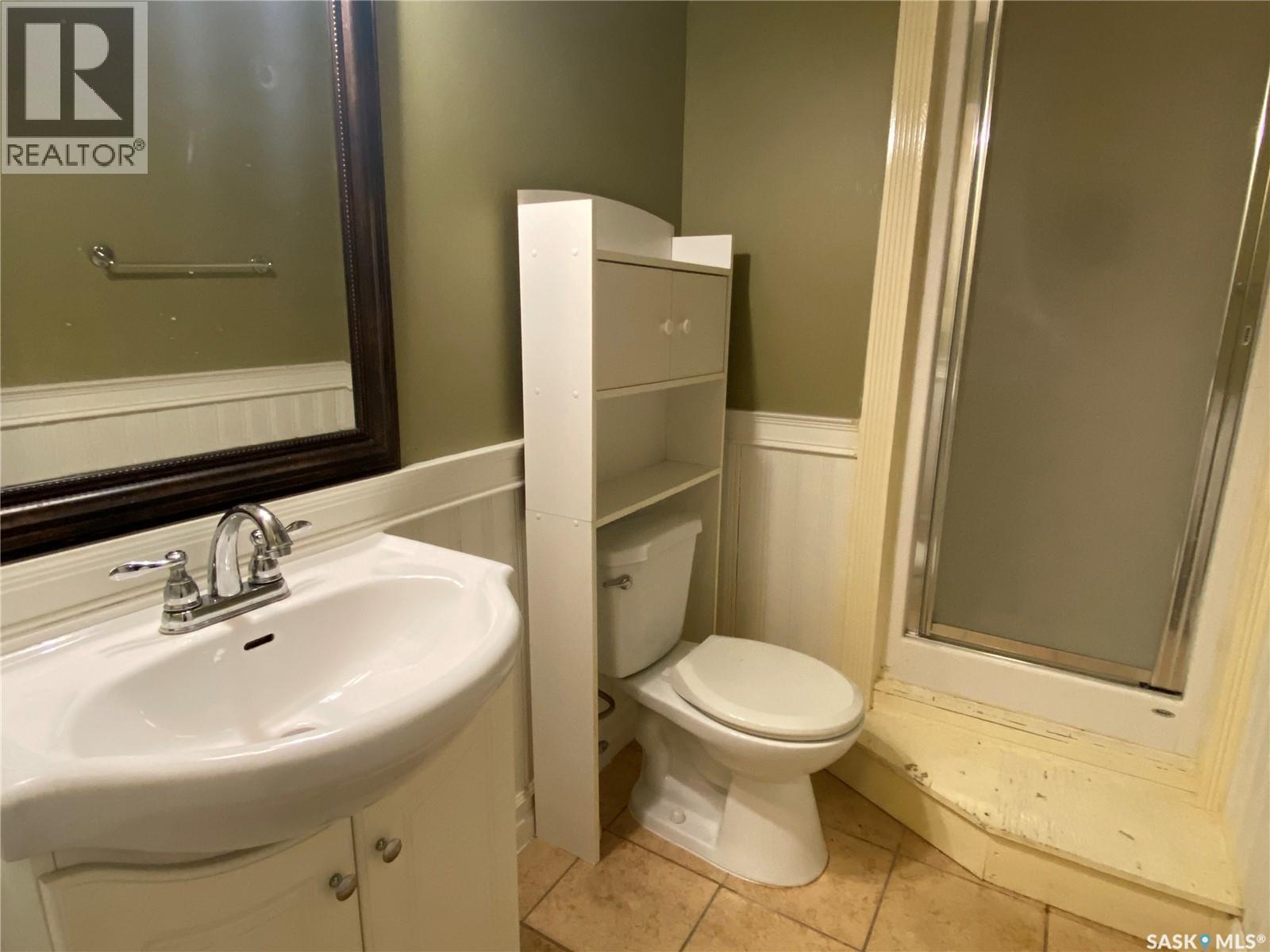 928 Quandt Crescent, La Ronge, SK - Indoor Photo Showing Bathroom