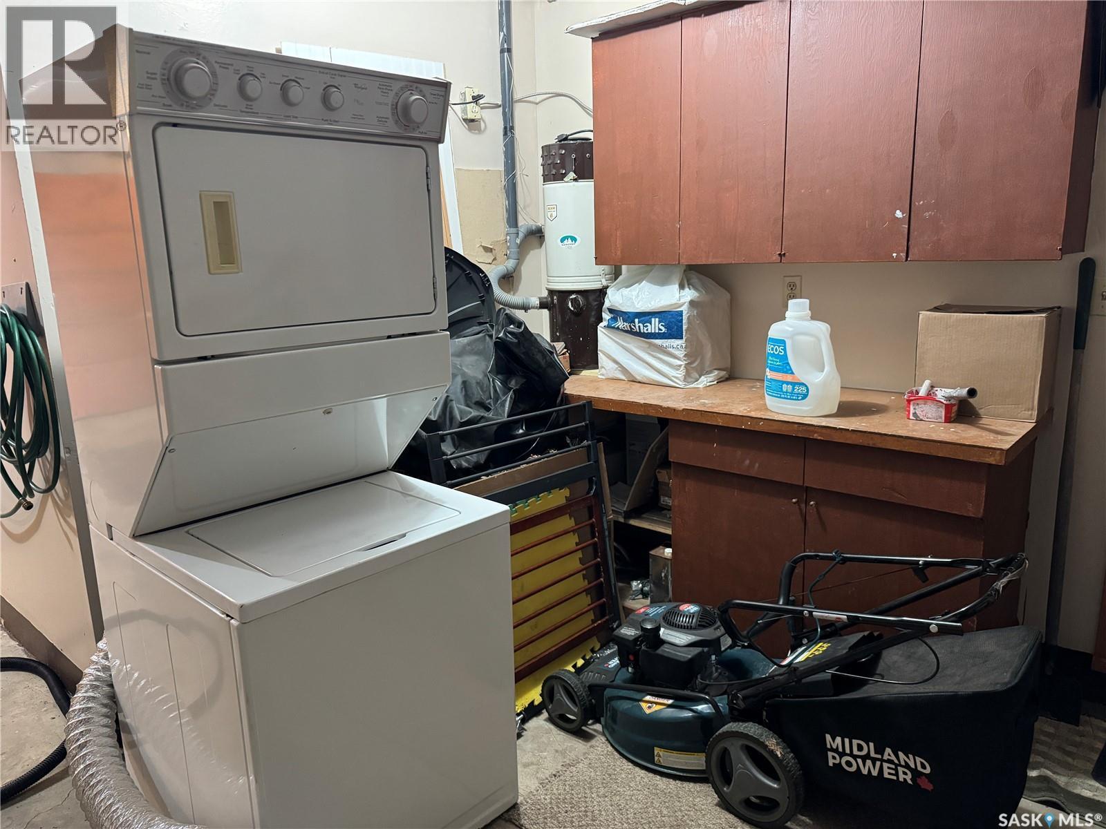 928 Quandt Crescent, La Ronge, SK - Indoor Photo Showing Laundry Room