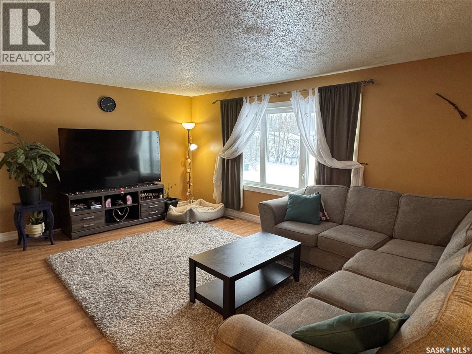 928 Quandt Crescent, La Ronge, SK - Indoor Photo Showing Living Room