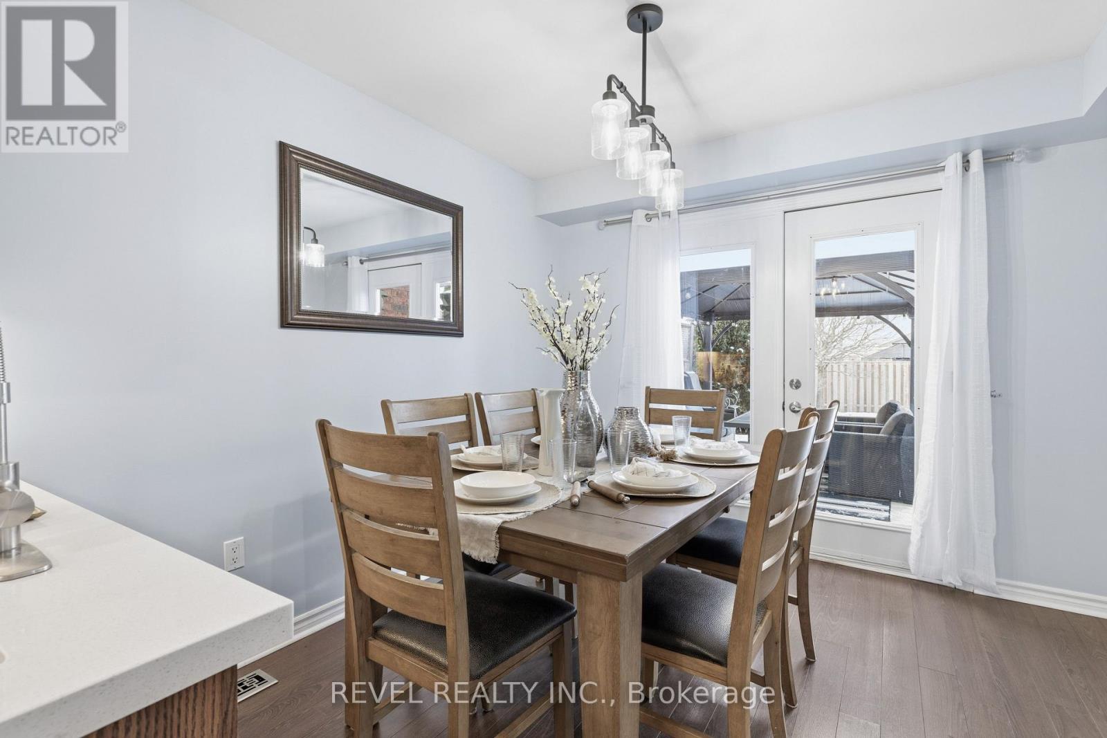 18 Wilkins Crescent, Clarington (Courtice), ON - Indoor Photo Showing Dining Room