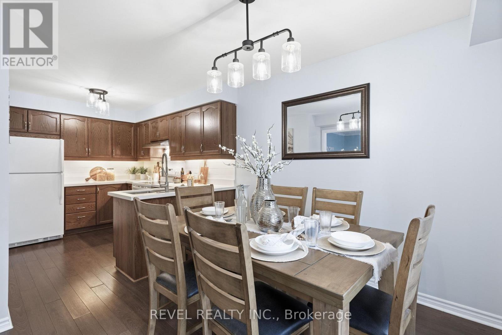 18 Wilkins Crescent, Clarington (Courtice), ON - Indoor Photo Showing Dining Room