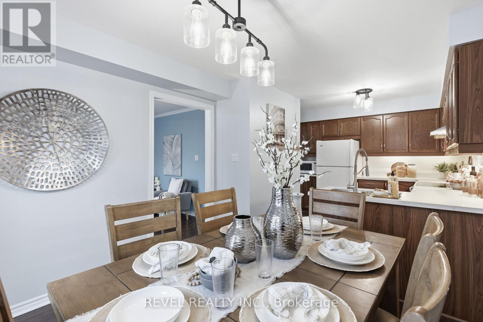 18 Wilkins Crescent, Clarington (Courtice), ON - Indoor Photo Showing Dining Room