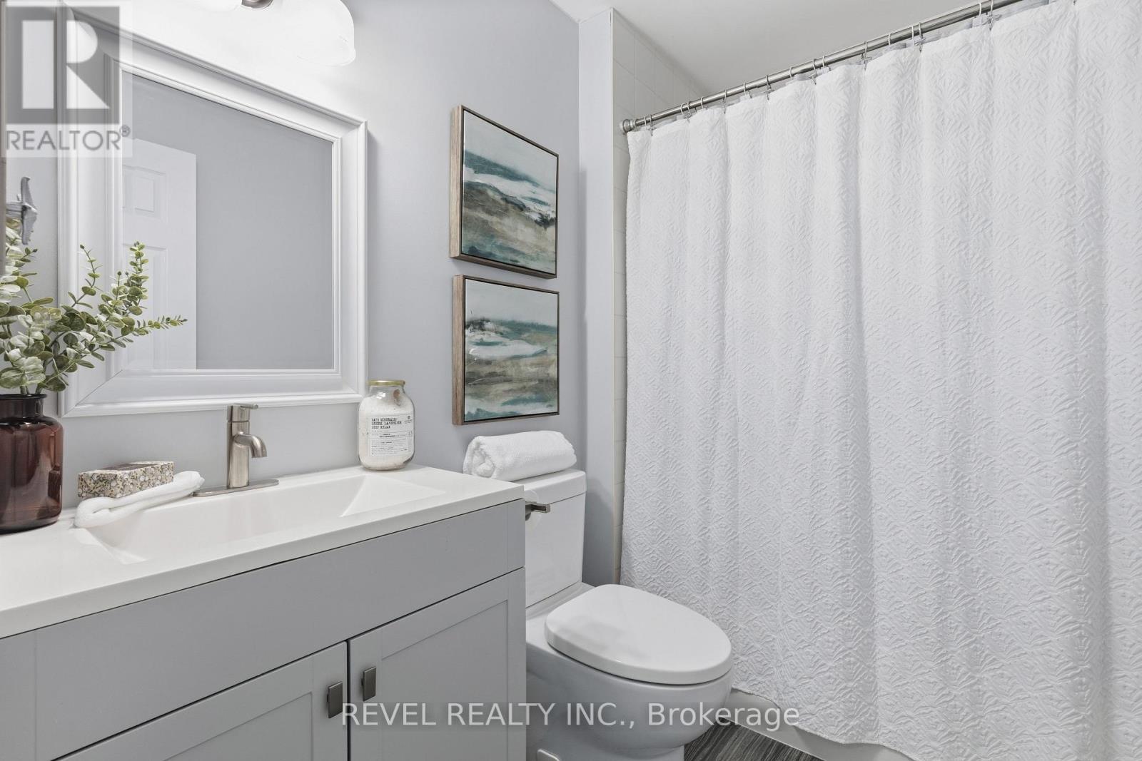18 Wilkins Crescent, Clarington (Courtice), ON - Indoor Photo Showing Bathroom