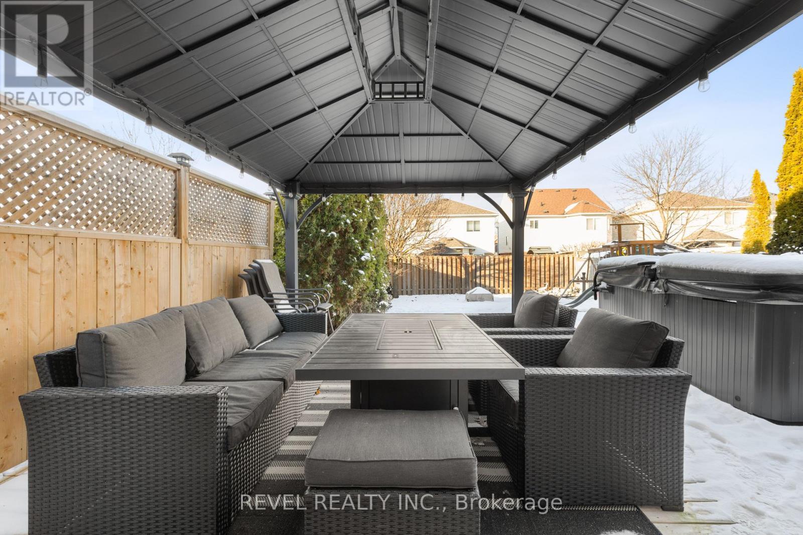 18 Wilkins Crescent, Clarington (Courtice), ON - Outdoor With Deck Patio Veranda With Exterior