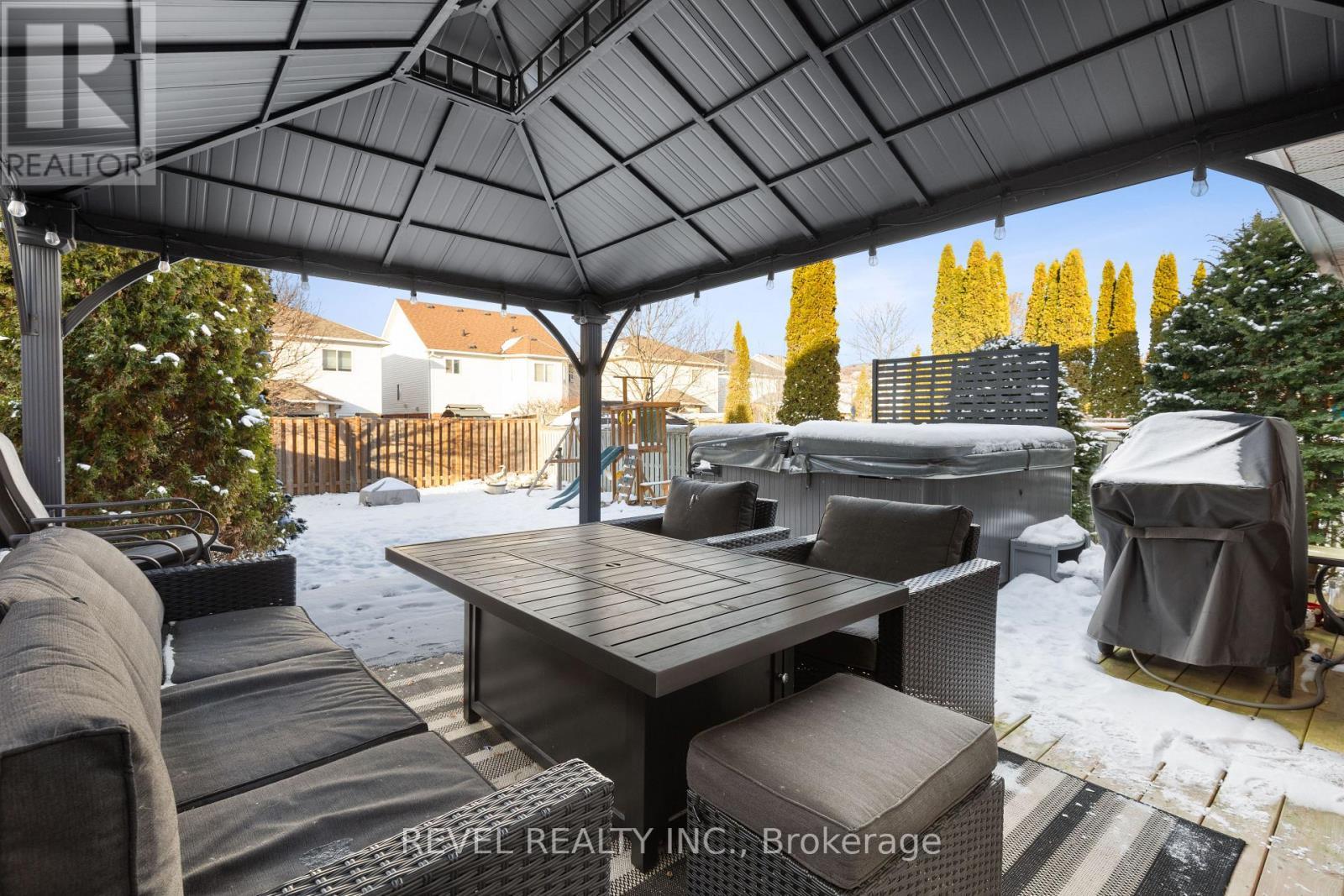 18 Wilkins Crescent, Clarington (Courtice), ON - Outdoor With Deck Patio Veranda With Exterior
