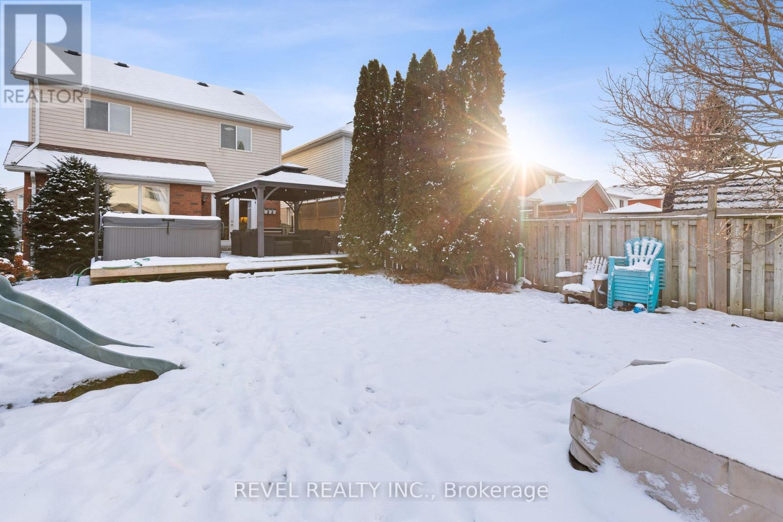 18 Wilkins Crescent, Clarington (Courtice), ON - Outdoor With Deck Patio Veranda