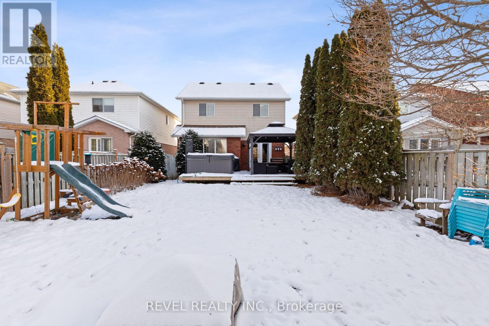 18 Wilkins Crescent, Clarington (Courtice), ON - Outdoor