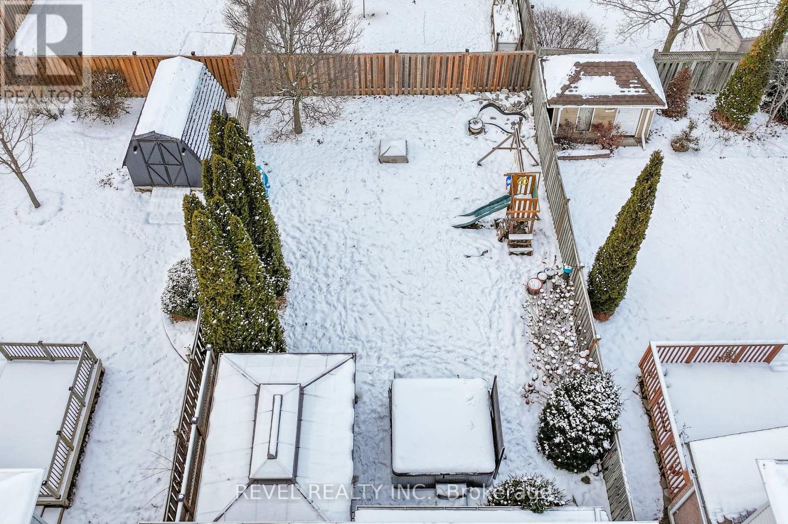 18 Wilkins Crescent, Clarington (Courtice), ON - Outdoor